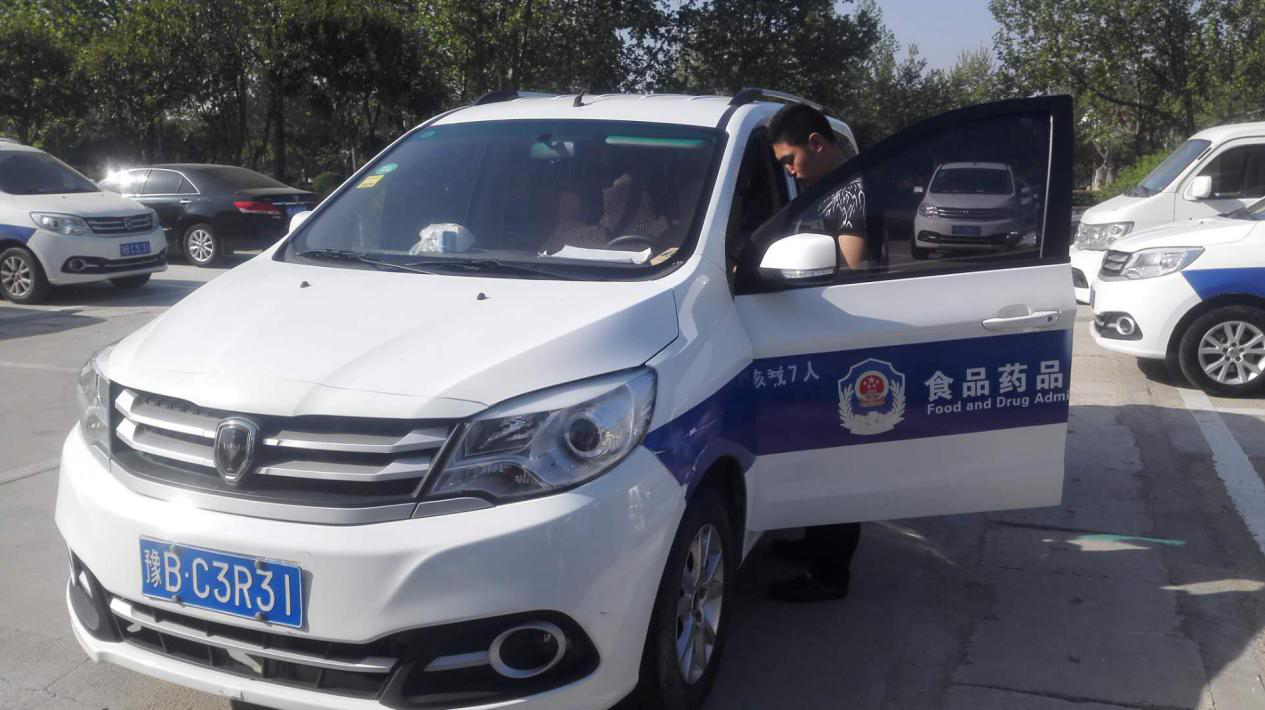 食药监执法车安装GPS定位系统，加强车辆的管理杜绝公车私用，让车辆的使用管理规范化、制度化。